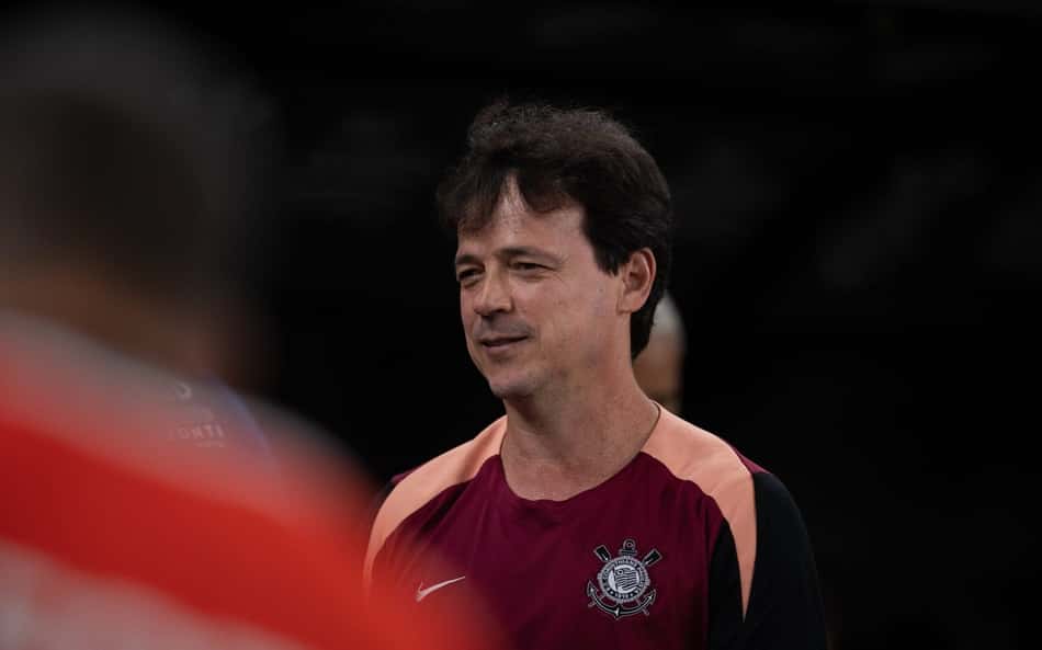 Diniz, técnico do Corinthians, durante jogo contra o Cruzeiro