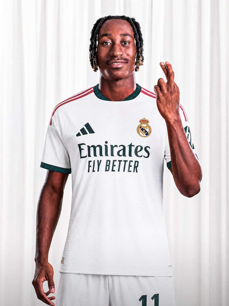 Diomande com a camisa do Real Madrid