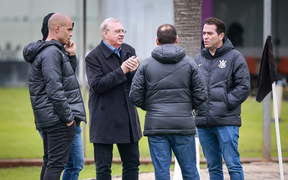 Diretoria do Corinthians durante treinamento