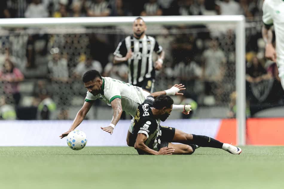 Disputa de bola em Atlético-MG x Juventude (Foto: Pedro Souza / Atlético)