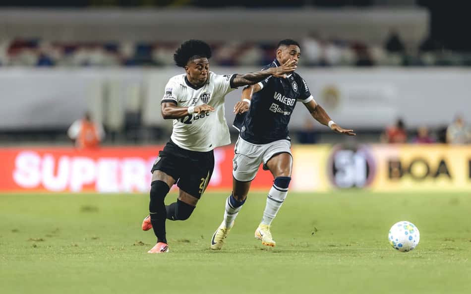 Disputa em Atlético x Remo (Foto: Pedro Souza / Atlético)