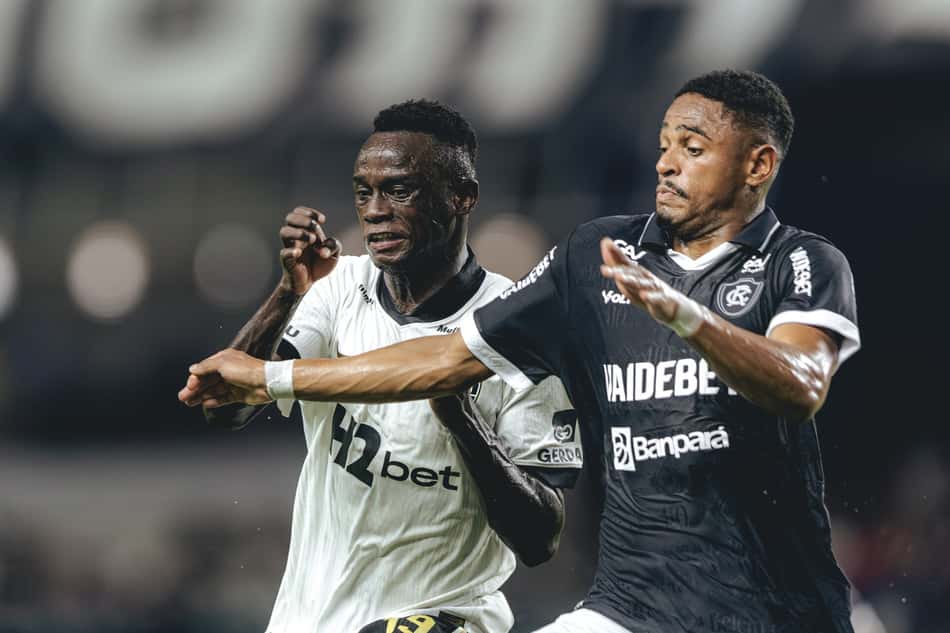 Disputa em Atlético x Remo (Foto: Pedro Souza / Atlético)