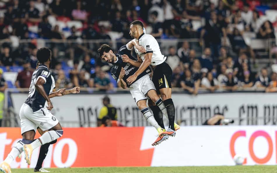 Disputa em Remo x Atlético no Mangueirao (Foto: Pedro Souza / Atlético)