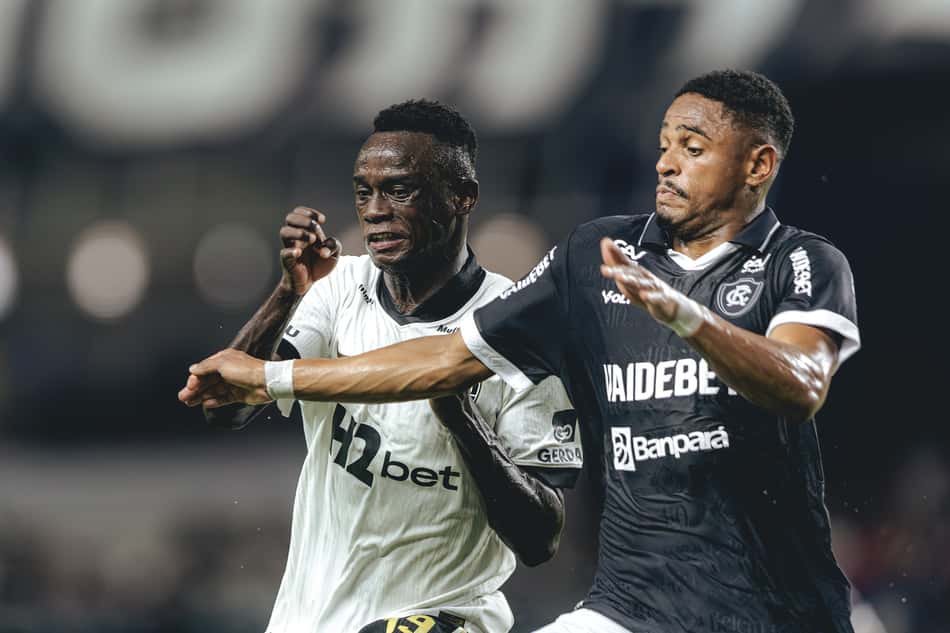 Disputa em Atlético x Remo (Foto: Pedro Souza / Atlético)