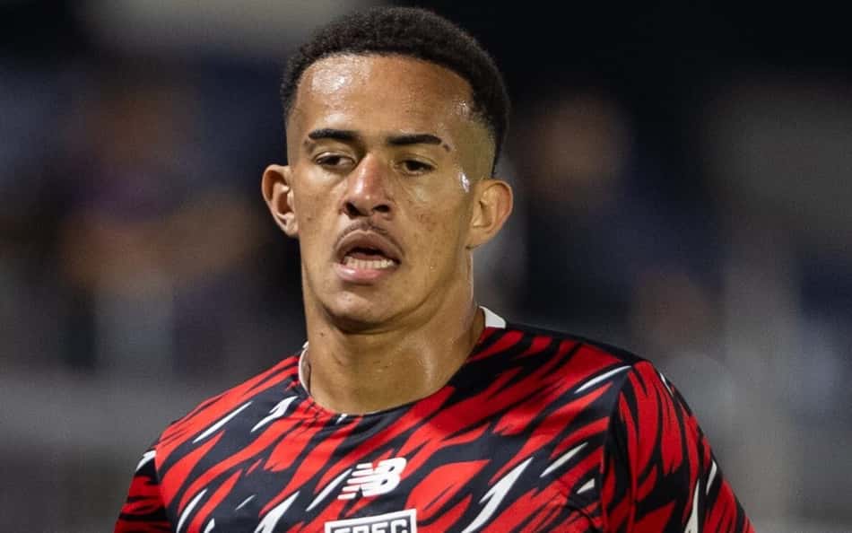 Djhordney com a camisa do São Paulo