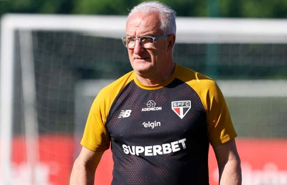Dorival, técnico do São Paulo, comanda treino no CT