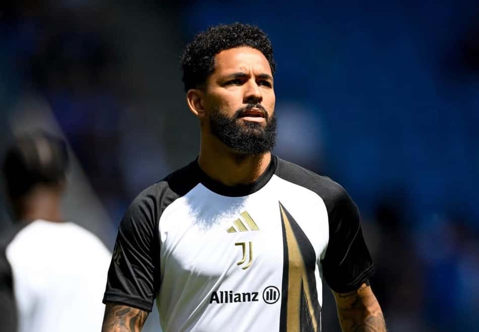 Douglas Luiz em treinamento pela Juventus