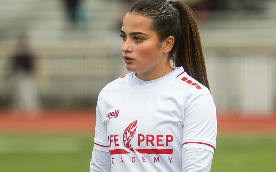 Brasileira de 16 anos amplia experiência no futebol dos EUA e inicia nova etapa