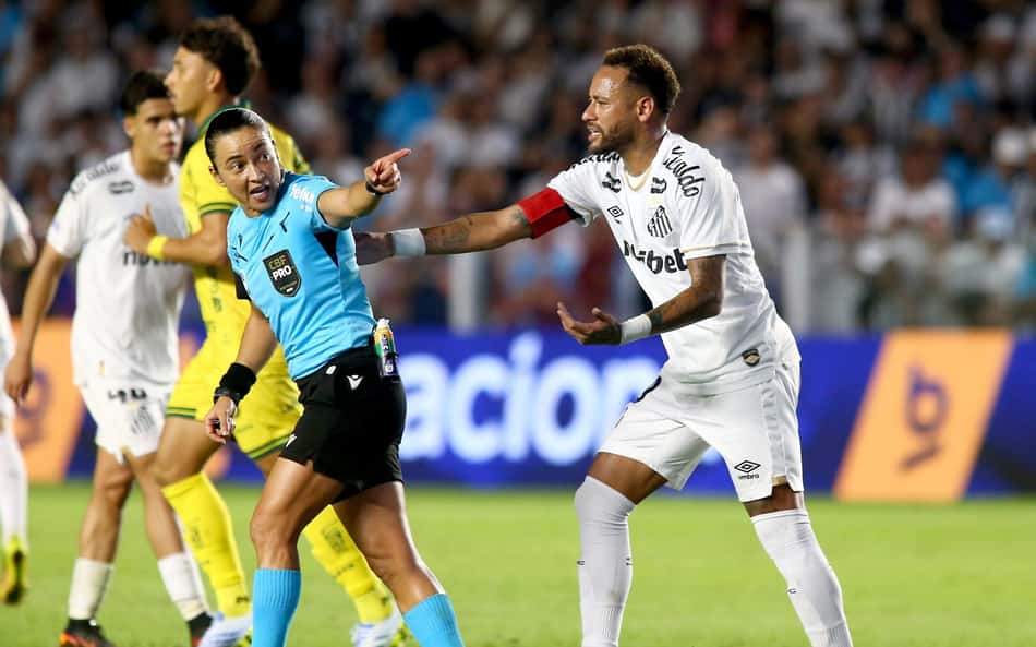 Simon aponta erro em arbitragem de Edna Alves durante Santos e Mirassol