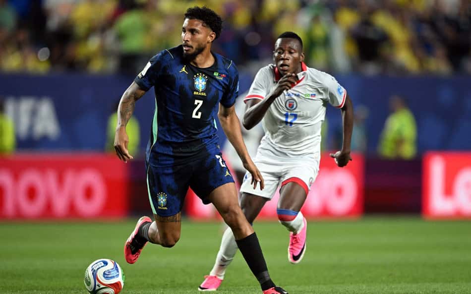 Ederson Silva em ação no duelo entre Brasil x Haiti na Copa do Mundo