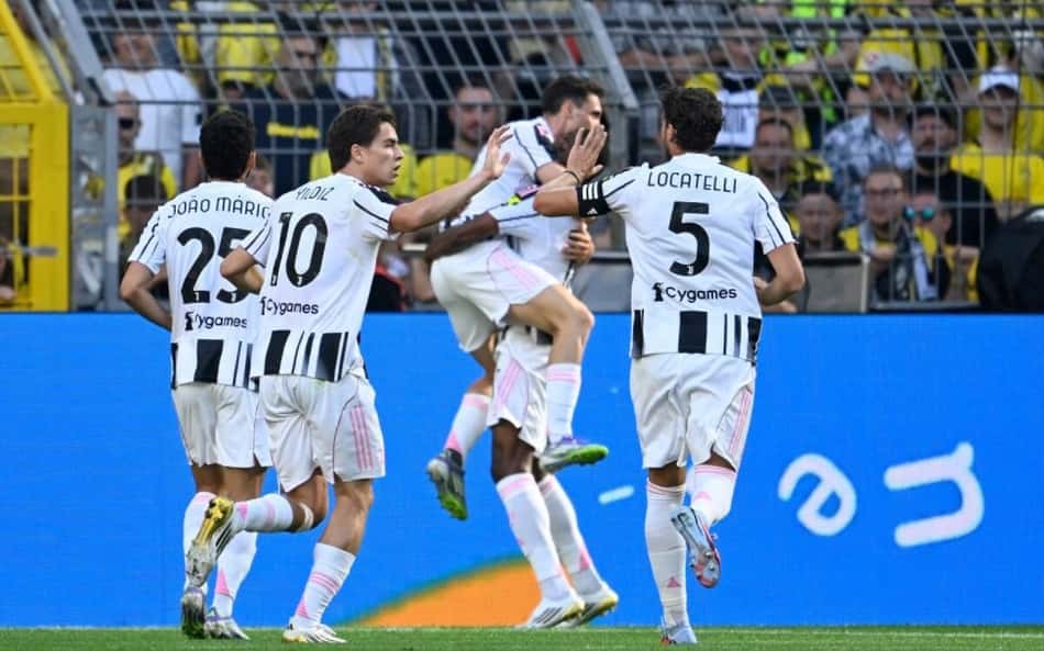 Jogadores da Juventus comemoram gol pelo Campeonato Italiano