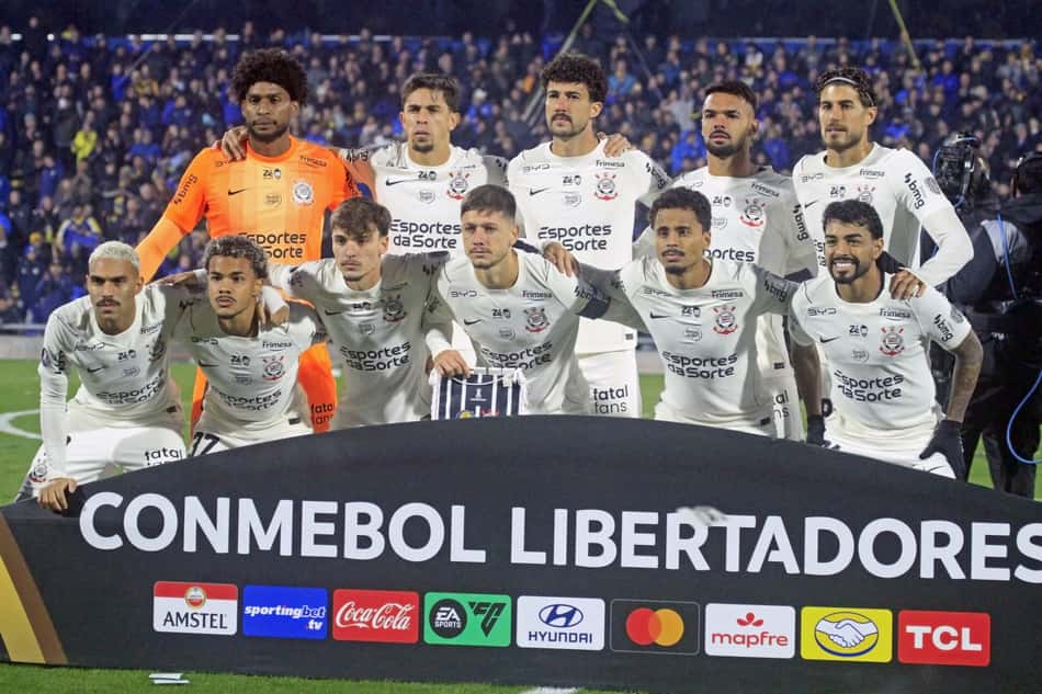 Raniele nega 'mal-estar' no elenco, mas admite frustração pela saída de Memphis do Corinthians
