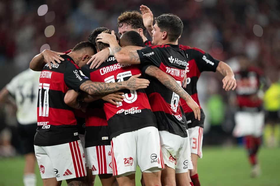 Flamengo marca três gols contra o Botafogo no Maracanã (Foto: Jorge Rodrigues/AGIF/Folhapress)