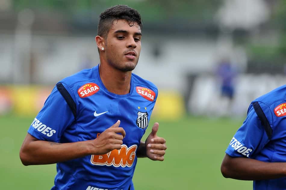 Emerson Palmieri no treino pelo Santos
