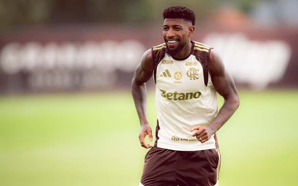 Emerson Royal durante treino no Ninho do Urubu