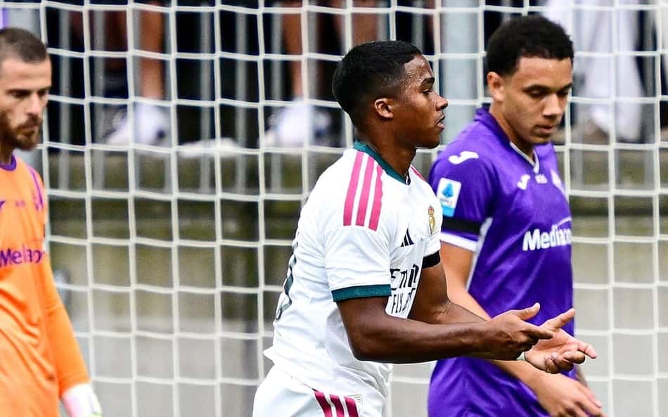 Endrick comemorando o gol marcado no amistoso contra a Fiorentina
