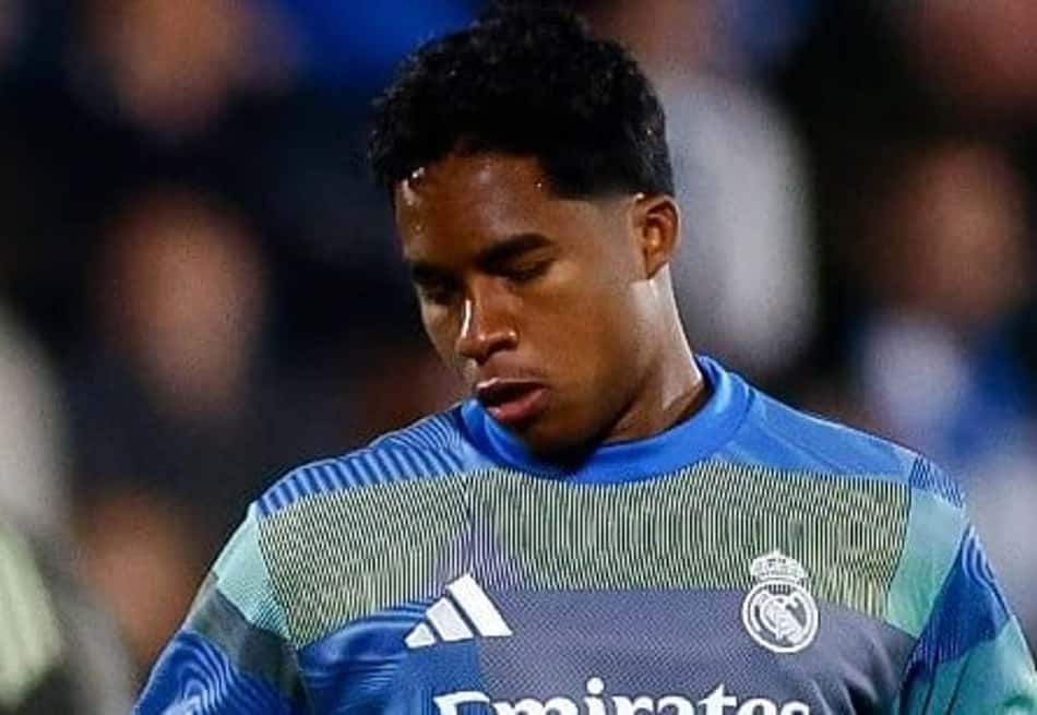 Endrick em aquecimento para jogo do Real Madrid