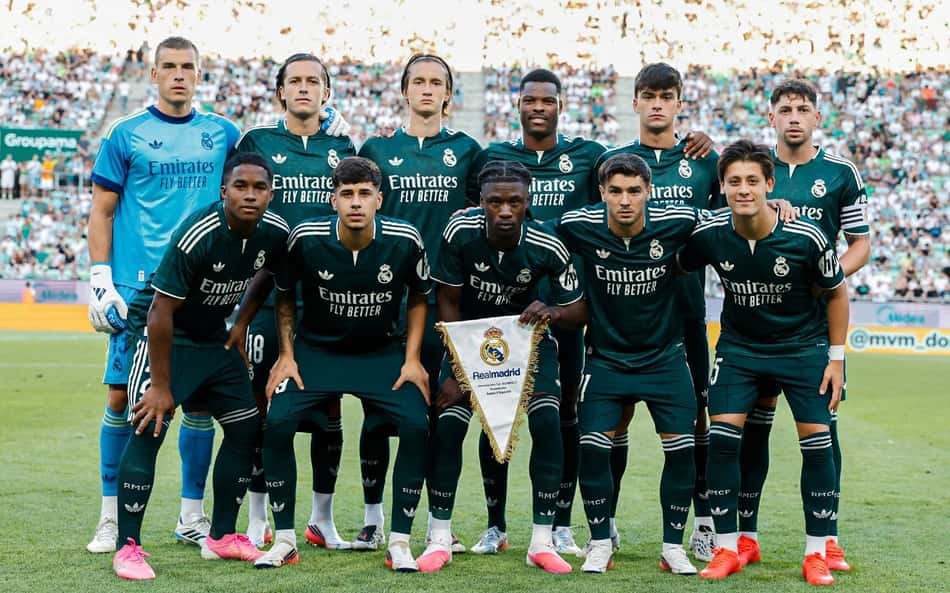 Endrick posa com time titular do Real Madrid para amistoso contra o Ferencváros