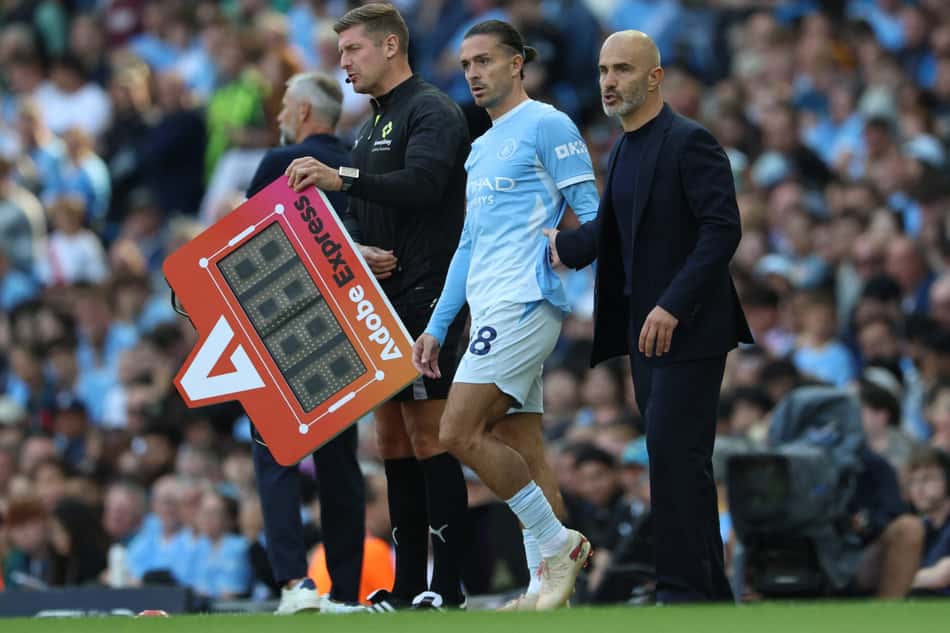 Enzo Maresca ao lado de Jack Grealish em Manchester City x Bournemouth