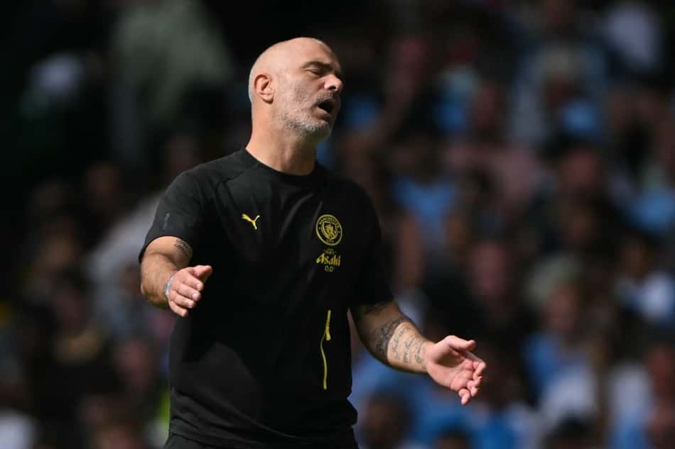 Enzo Maresca se lamenta durante jogo da Community Shield, no qual Manchester City foi derrotado pelo Arsenal
