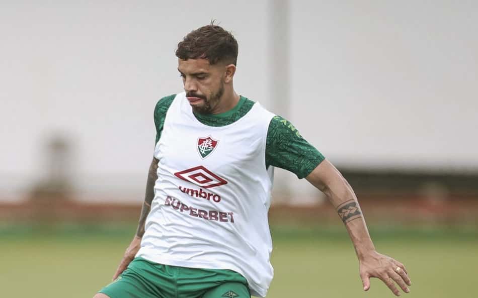 Especulado no Nacional, David Terans participa de treino no CT do Fluminense