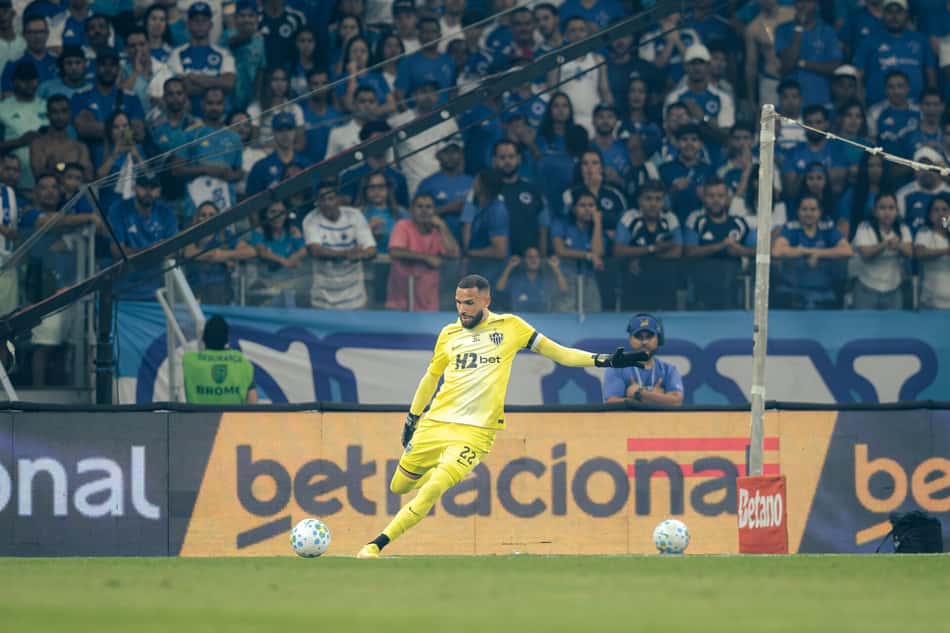 Éverson contra o Cruzeiro (Foto: Pedro Souza / Atlético)