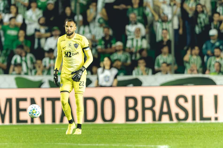 Éverson contra o Juventude (Foto: Pedro Souza / Atlético)