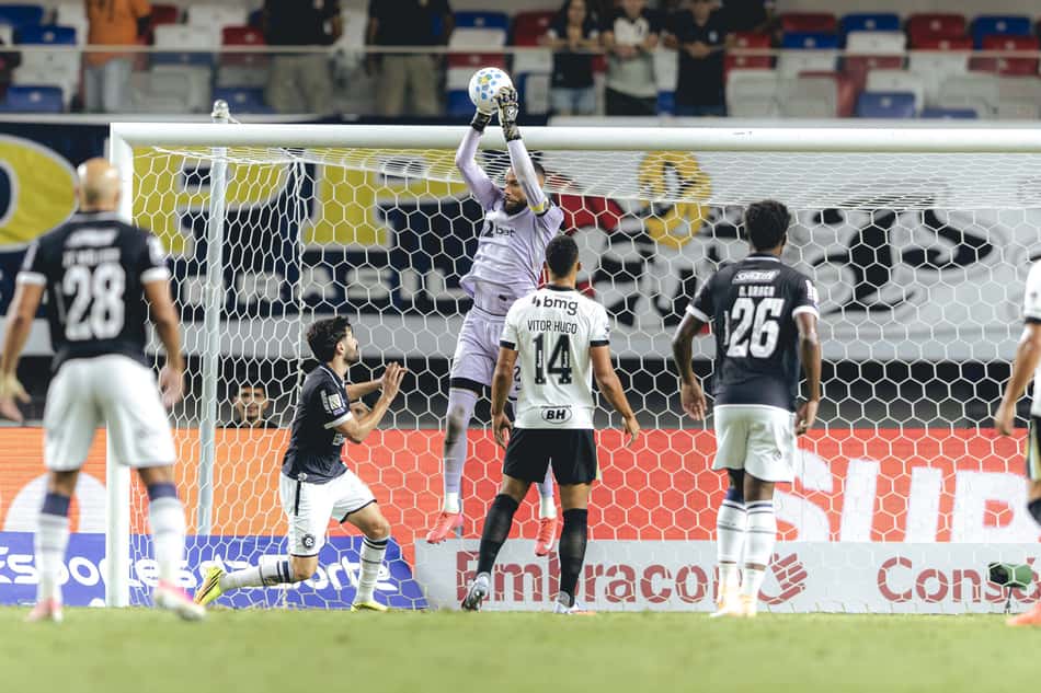 Éverson em Atlético x Remo (Foto: Pedro Souza / Atlético)