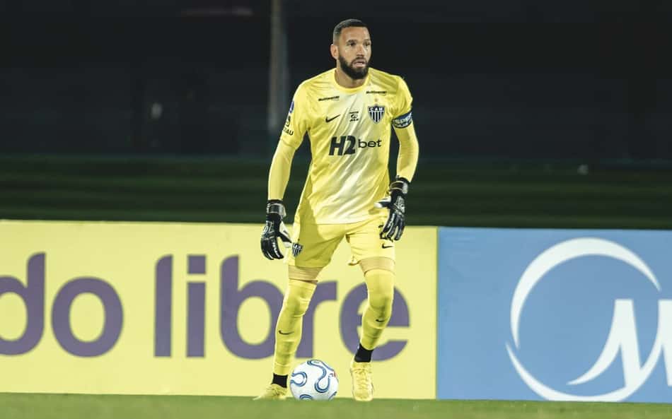 Torcedores reprovam Everson após gol do Remo no Atlético-MG