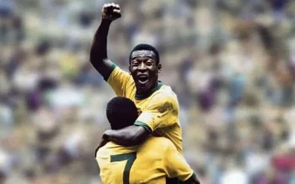 Pelé e Jairzinho comemoram gol pela Seleção Brasileira. (Foto: Divulgação FIFA)