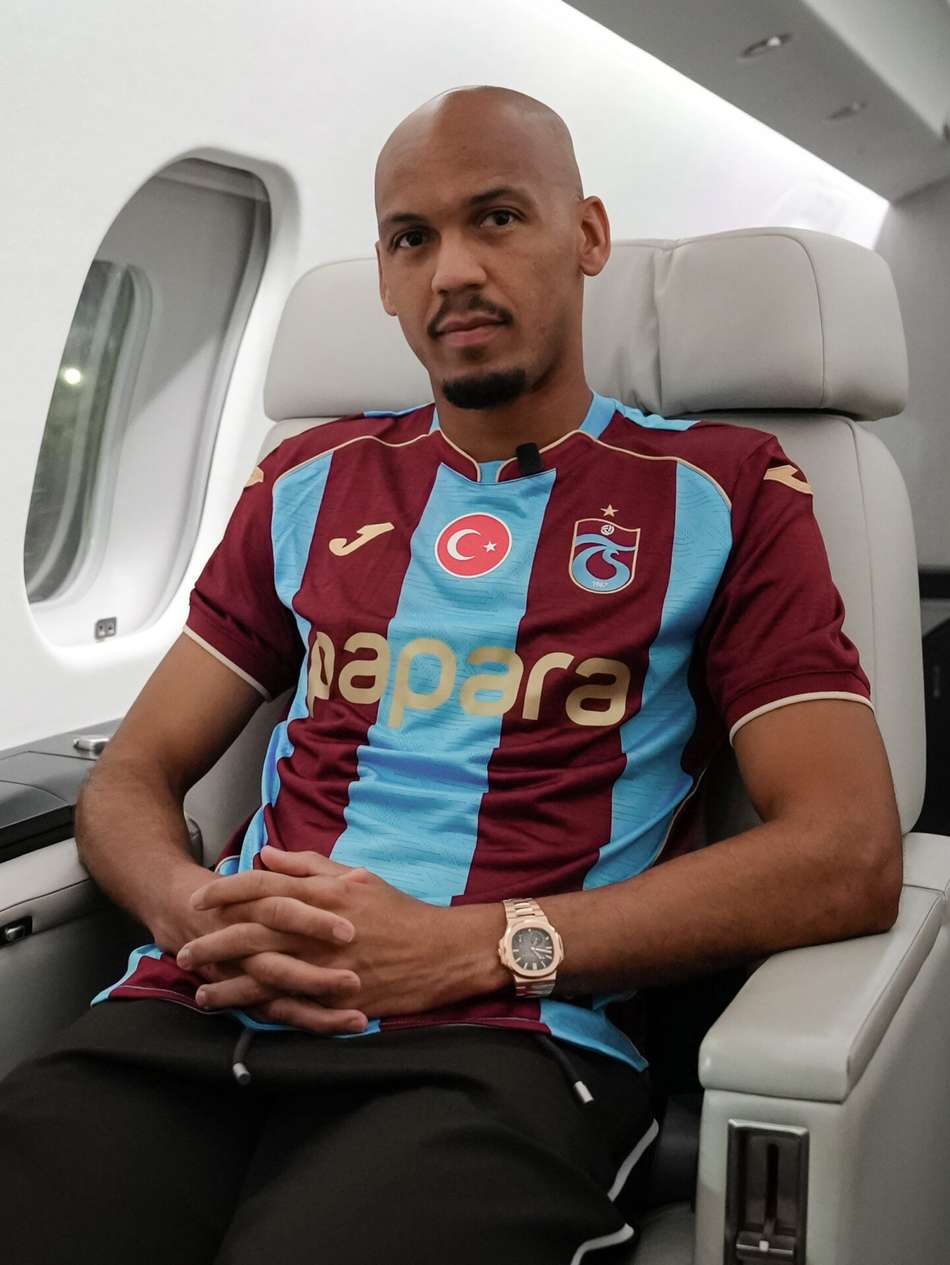 Fabinho com a camisa do Trabzonspor