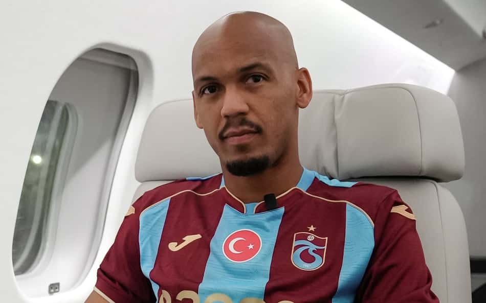 Fabinho com a camisa do Trabzonspor