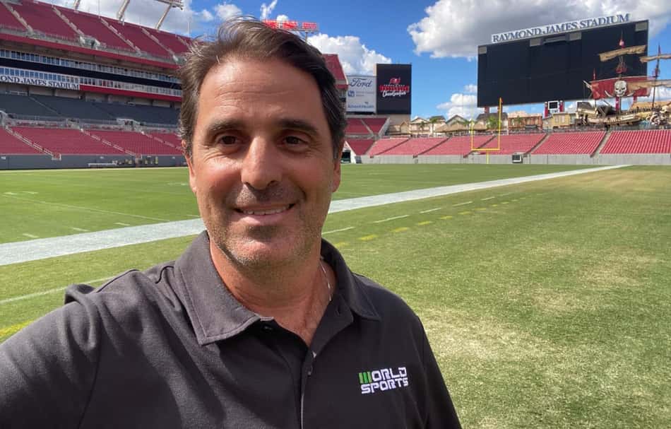 Fabio Camara diretor técnico da World Sports, no gramado do Summer Training Camp do Dallas Cowboys, da NFL, em Oxnard, na Califórnia