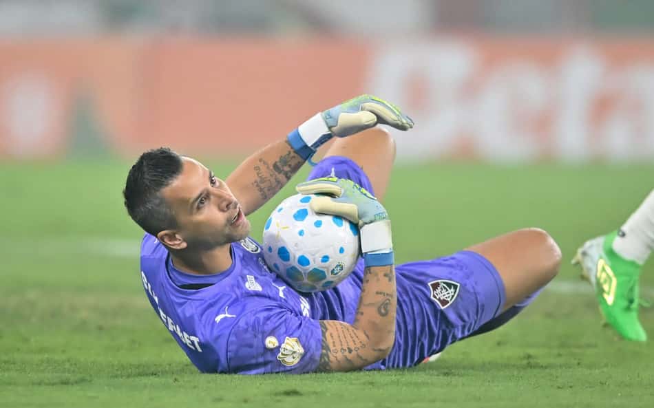 Fábio em ação durante Fluminense x Vasco pelas oitavas de final da Copa do Brasil