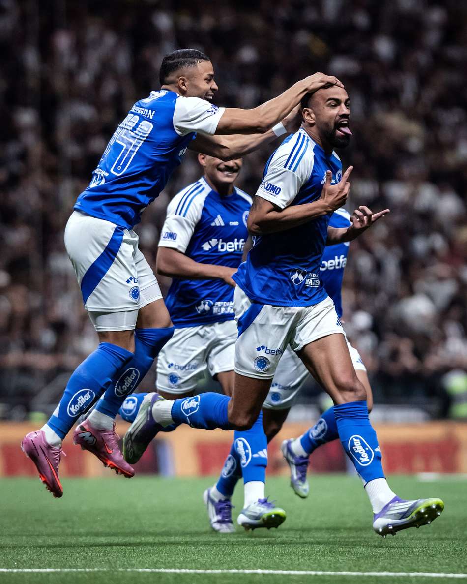 Fabrício Bruno comemora gol