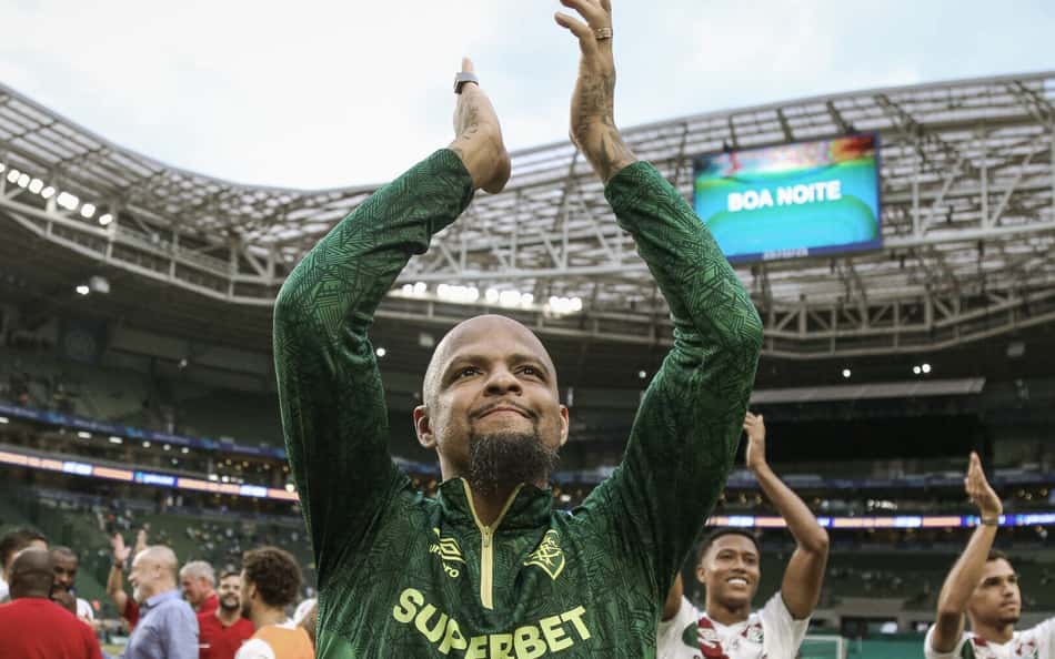 Felipe Melo comemora permanência do Fluminense na Série A após vitória sobre o Palmeiras