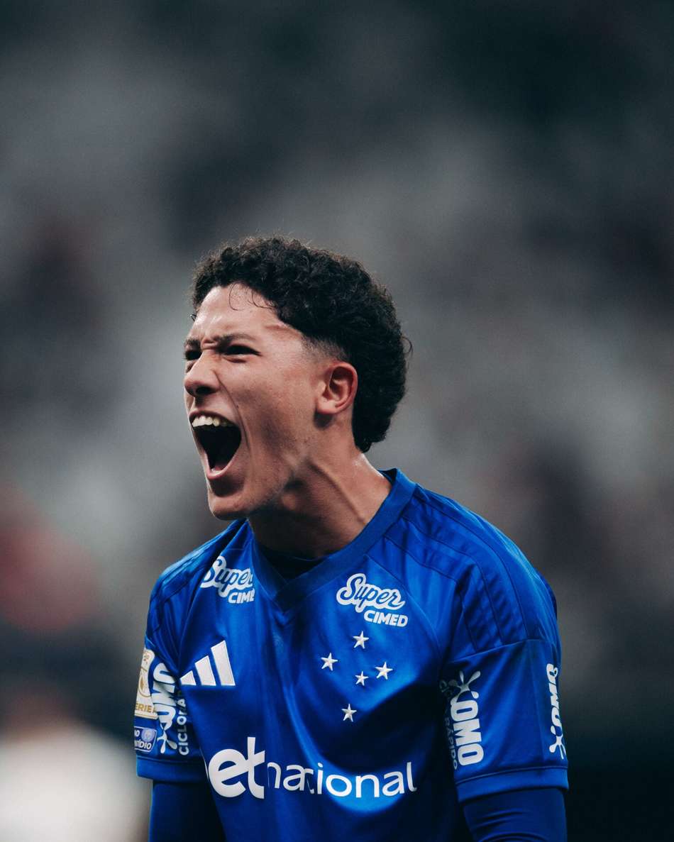 Felipe Morais comemora gol do Cruzeiro
