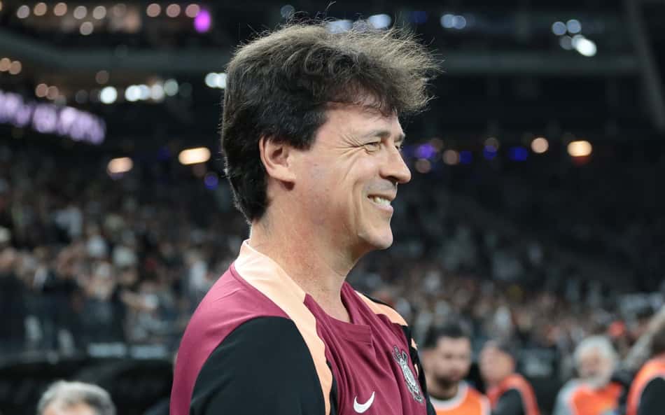 Fernando Diniz em jogo do Corinthians