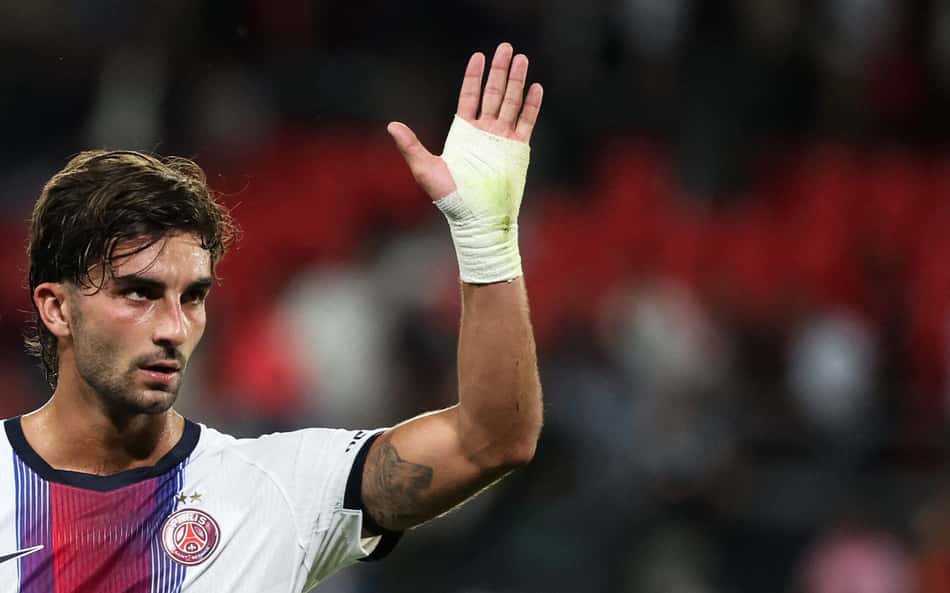 Ferran Torres marca dois gols em estreia pelo PSG