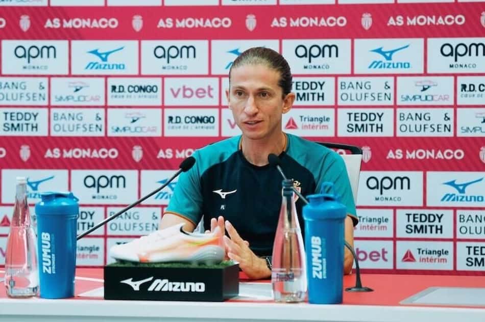 Filipe Luís em coletiva de imprensa como treinador do Monaco