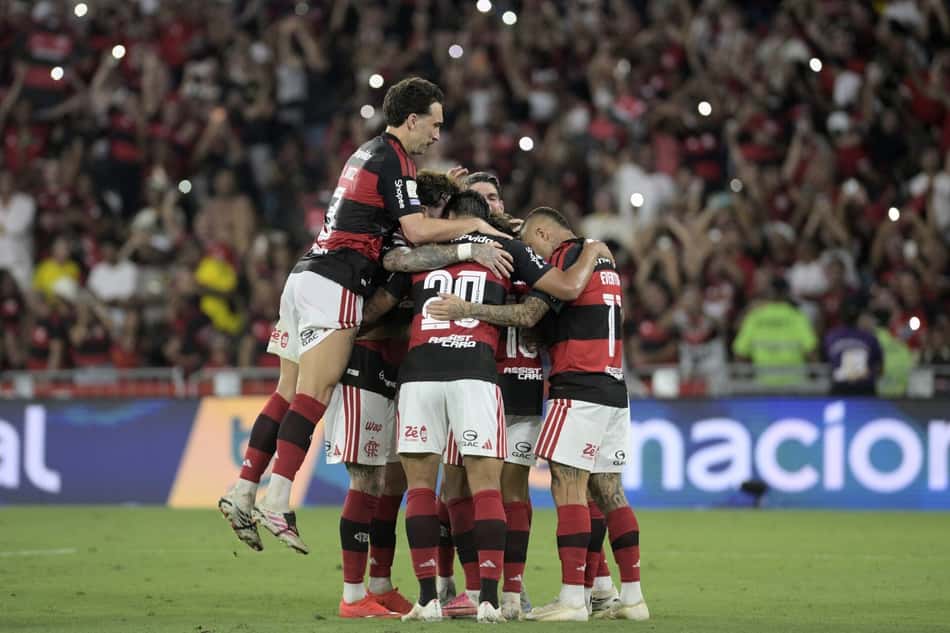 O jogador Carrascal do Flamengo comemora gol durante Partida entre Flamengo x Botafogo, válido pelo Campeonato Brasileiro 2026 - Série A - realizada no estádio Maracanã, no Rio de Janeiro, neste Domingo (30).