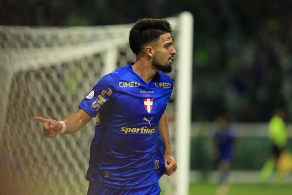 Flaco López, do Palmeiras, comemora um de seus dois gols contra o Santos no jogo de ida