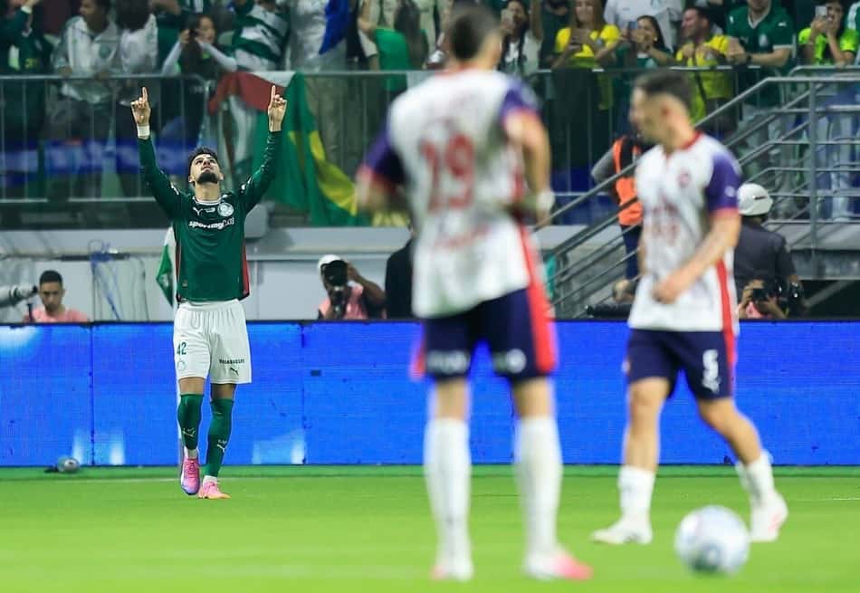 Flaco Lopez celebra gol marco pelo Palmeiras contra o Cerro Porteño