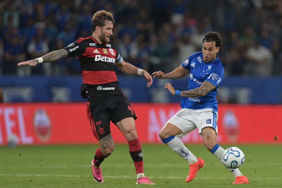 Flamengo e Cruzeiro em ação pelas oitavas de final da Libertadores