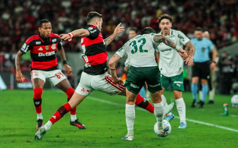 Partida entre Flamengo e Palmeiras em jogo válido pelo primeiro turno do Campeonato Brasileiro