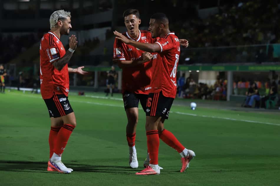 Flamengo goleia Mirassol e se aproxima do Palmeiras no Brasileirão (Foto: Alex Pelicer/Ag. F8/Folhapress)