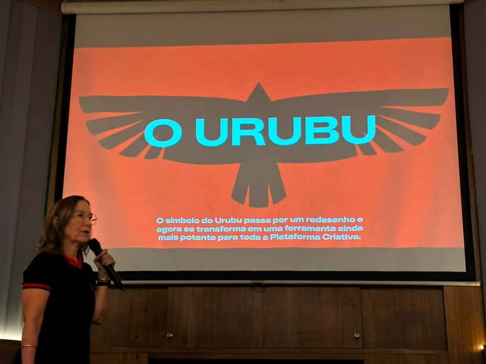 Flamengo apresenta uma atualização na identidade visual do mascote, com um novo desenho do urubu