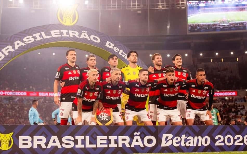 Jogadores do Flamengo na partida contra o Vitória
