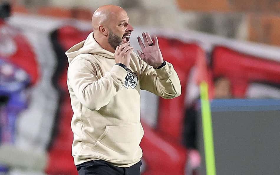 Botafogo demite o técnico Franclim Carvalho