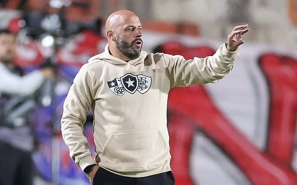 Franclim Carvalho é sincero sobre goleada sofrida pelo Botafogo: 'Envergonha'